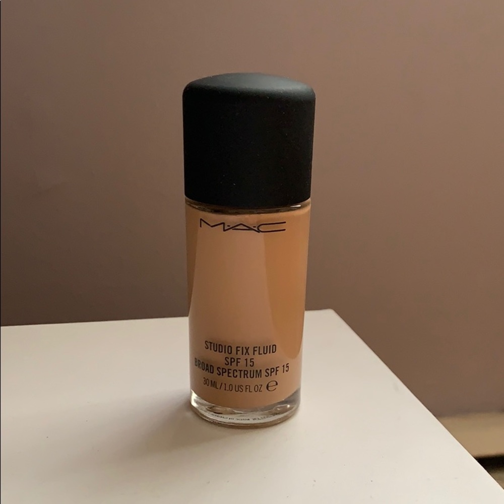 MAC STUDIO FIX FLUID SPF 15 Foundation NW25